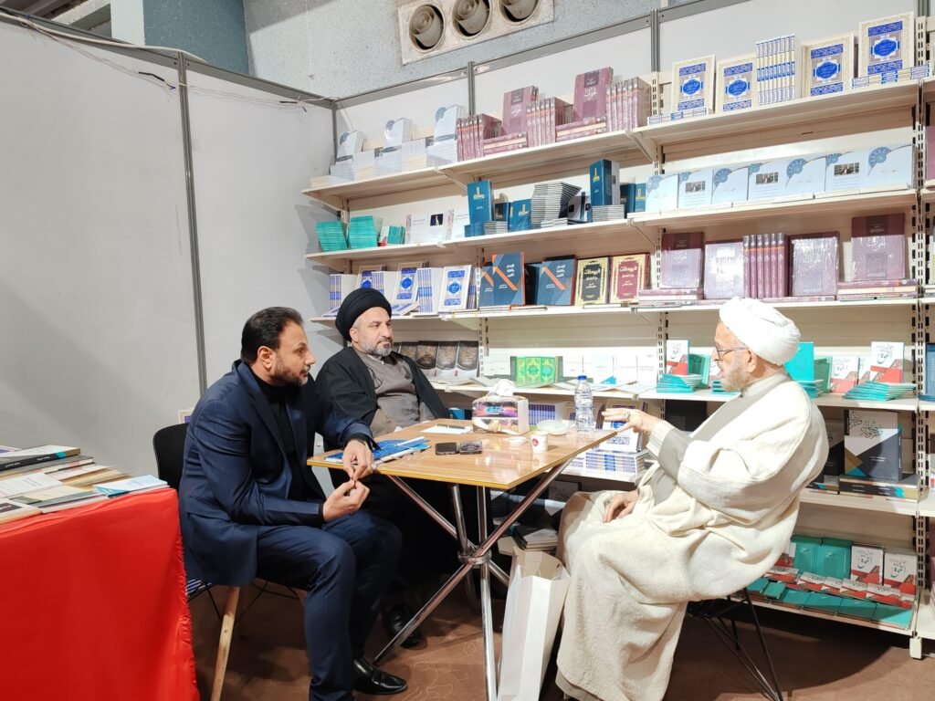 مستشار رئيس الوزراء لشؤون الثقافة الإسلامية يزور جناح مكتب سماحة الشيخ منتظر الخفاجي 2