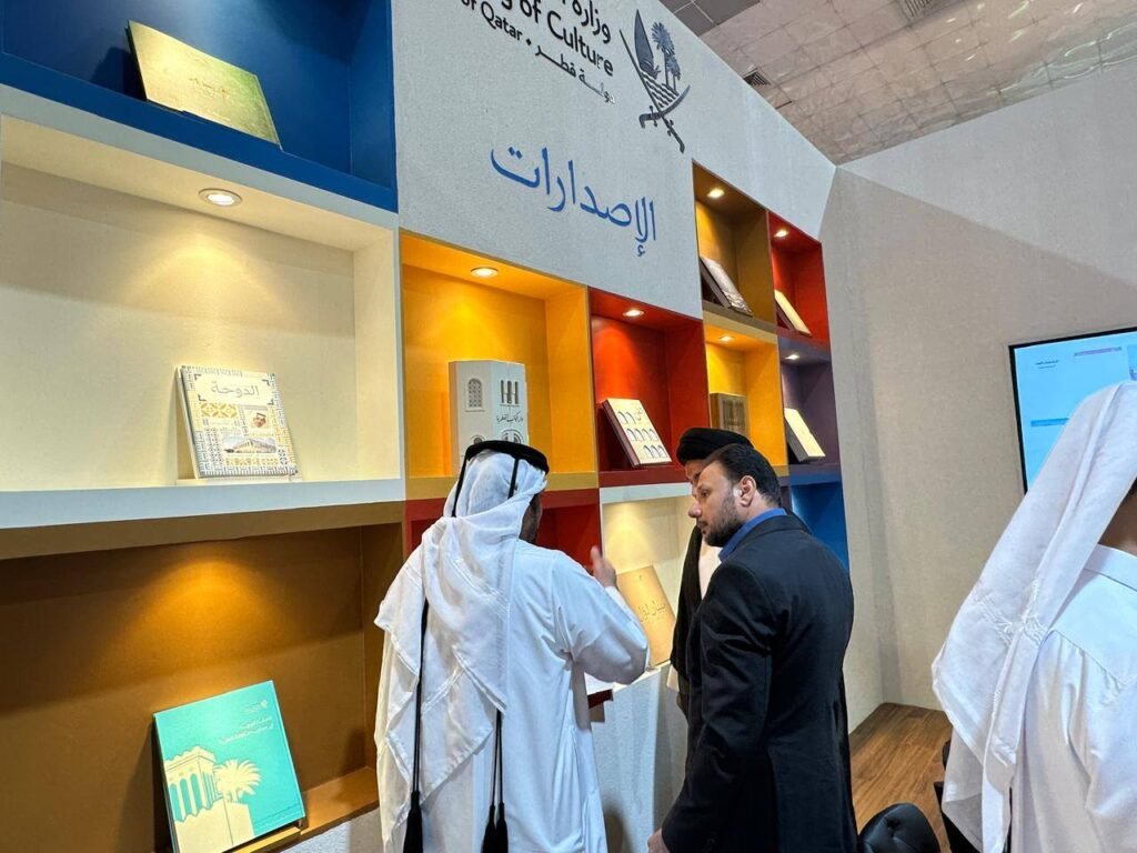 وفد مكتب " الشيخ الخفاجي " يتفقد "جناح وزارة الثقافة القطرية". 5