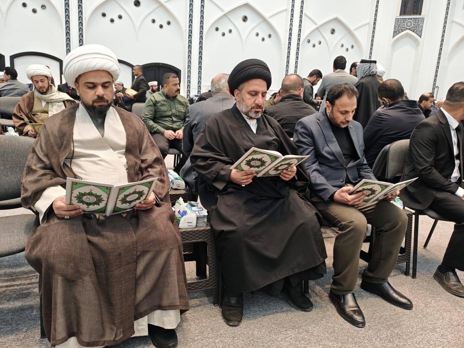 Read more about the article وفد سماحة الشيخ منتظر الخفاجي يُقدّم التعازي بوفاة شقيق المرجع الأعلى.